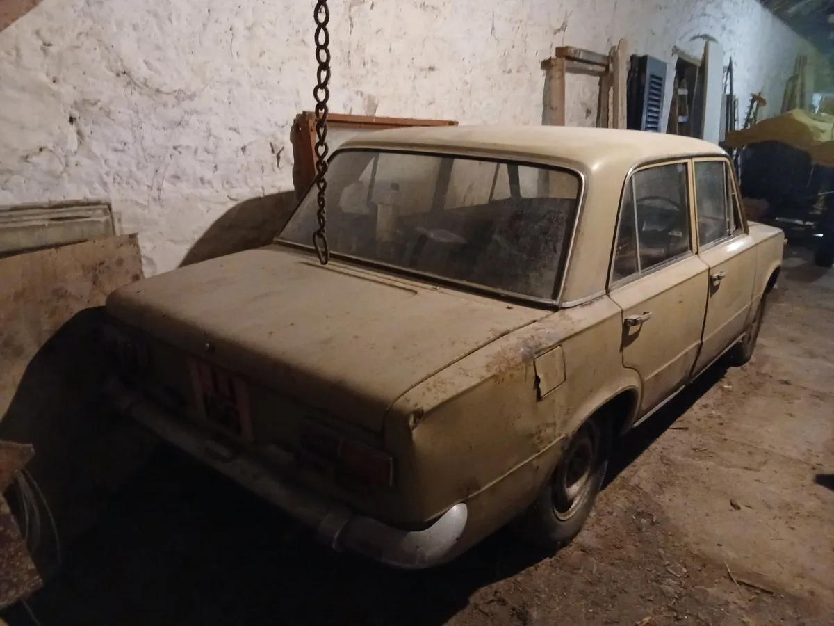 Vintage car - Image 2
