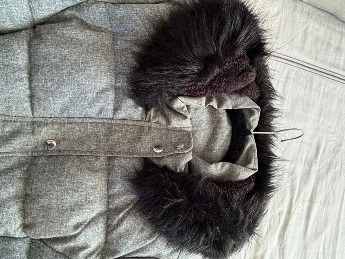 Grey winter coat with black faux fur hood trim) - size 16 - Image 3