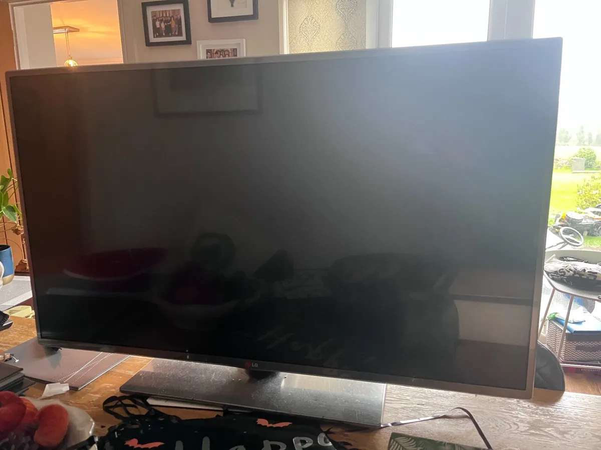 L.G smart T.V 44 inch - Image 1