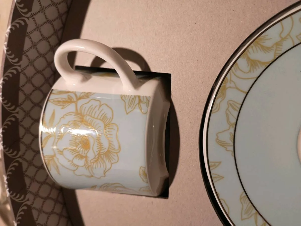 Brand New Tipperar Crystal Bone China 4 Cup Teaset - Image 2