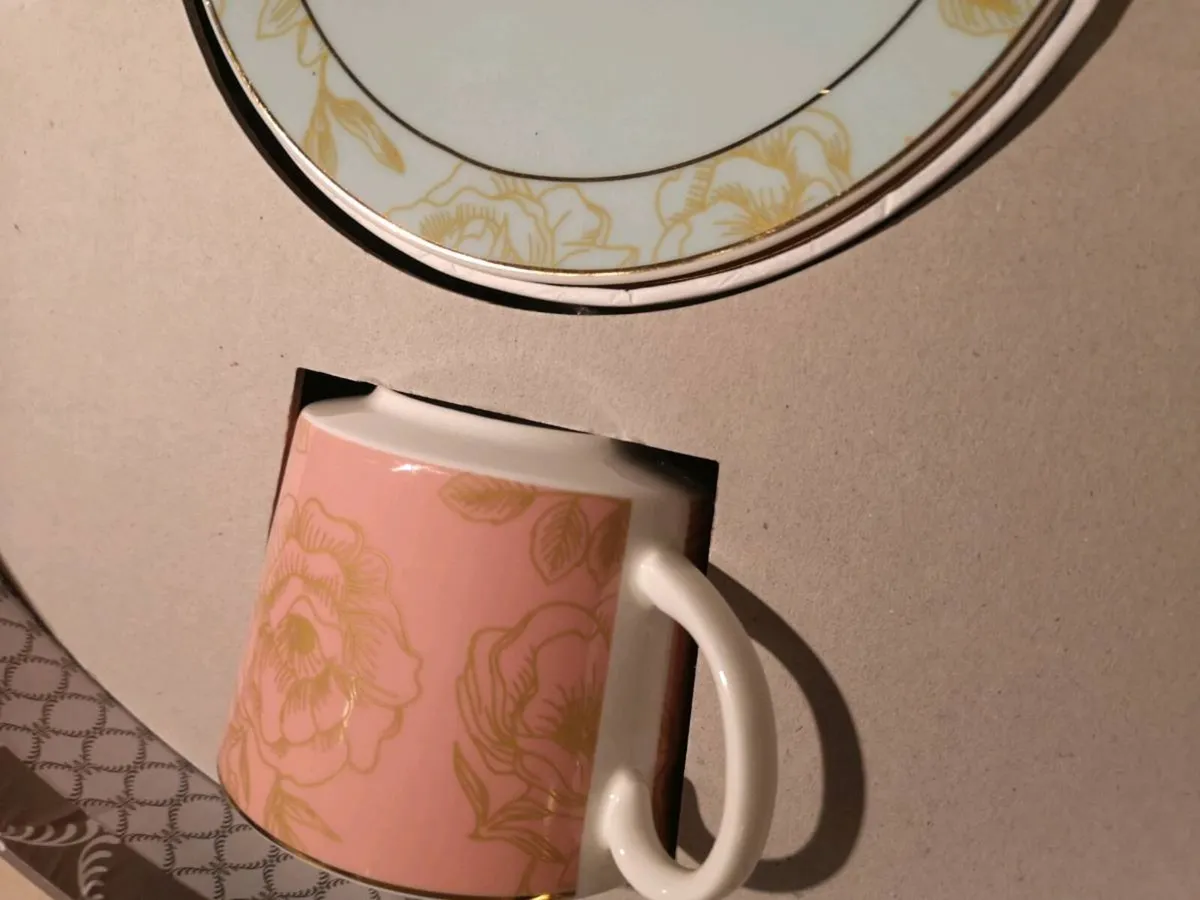 Brand New Tipperar Crystal Bone China 4 Cup Teaset - Image 4