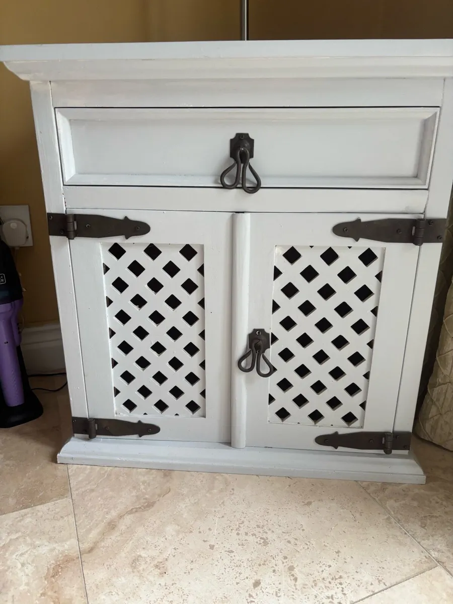 Cabinet - Image 1