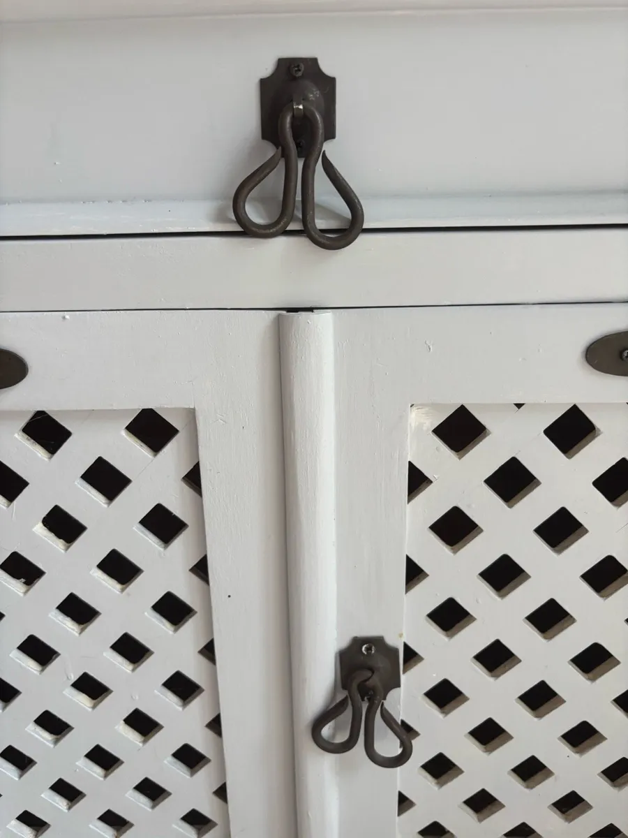 Cabinet - Image 2