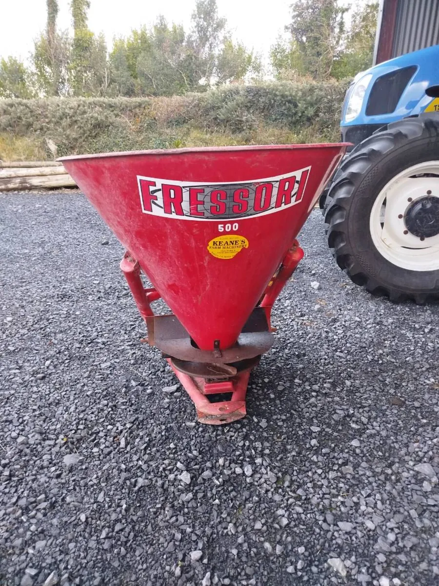 Fertilizer shaker & bale spike - Image 1