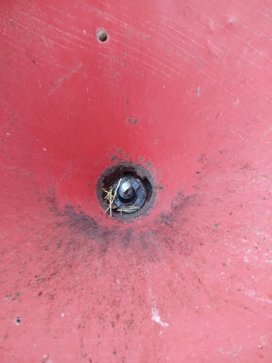 Fertilizer shaker & bale spike - Image 3