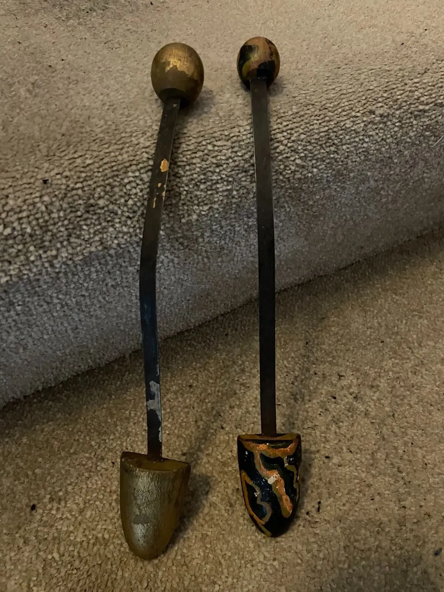 Antique wooden and sprung-steel shoe shapers - Image 1
