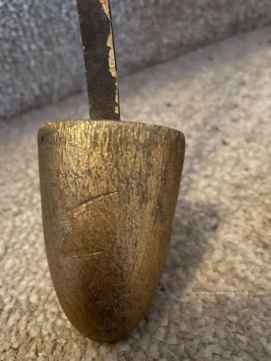 Antique wooden and sprung-steel shoe shapers - Image 2