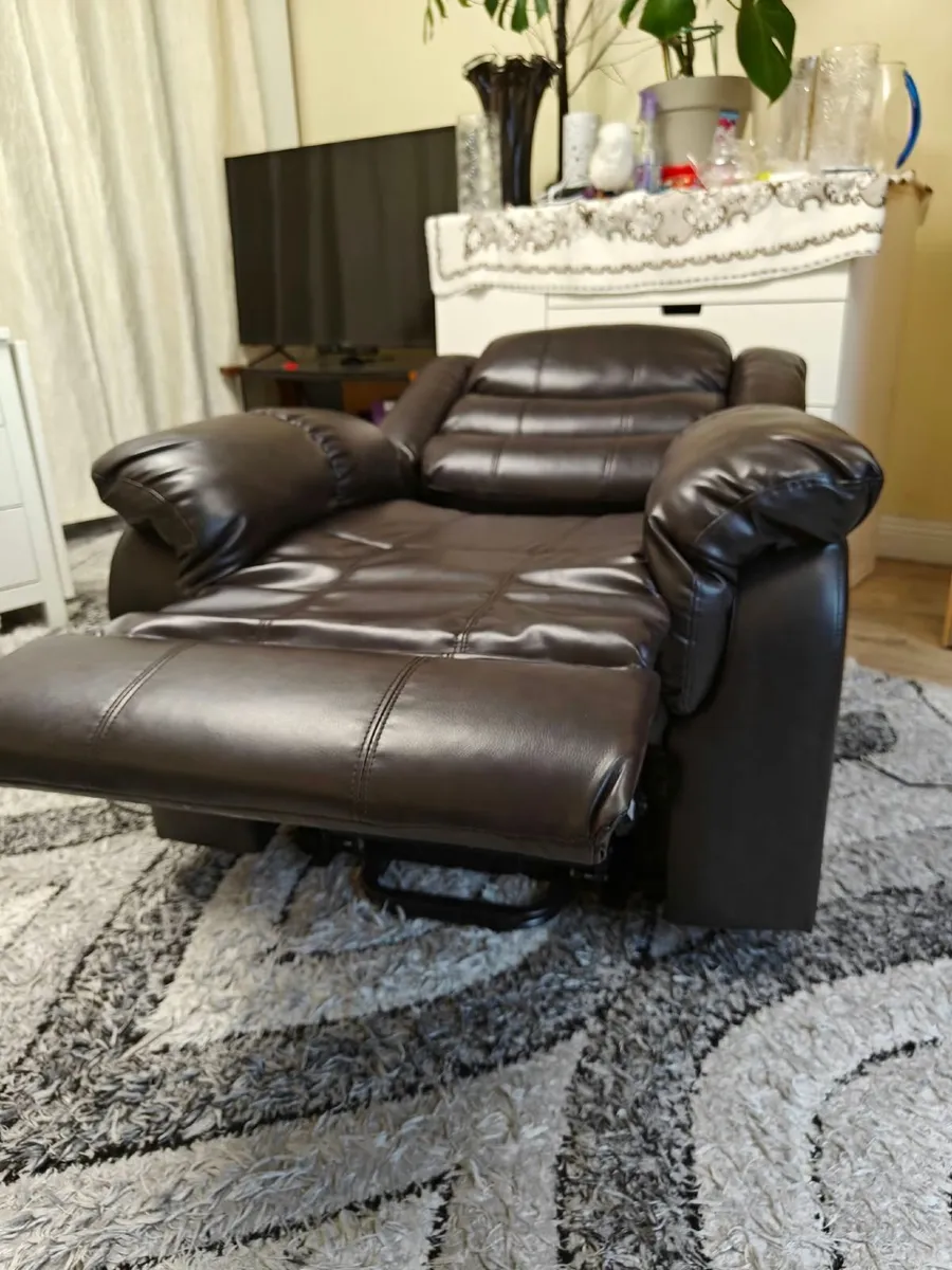 Excellent new dual motor comfortable reclinerchair - Image 2