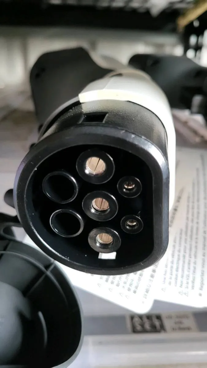 V2L electric plug - Image 1