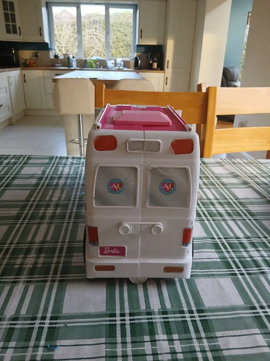 Barbie ambulance - Image 2