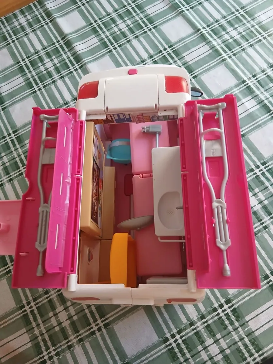 Barbie ambulance - Image 3