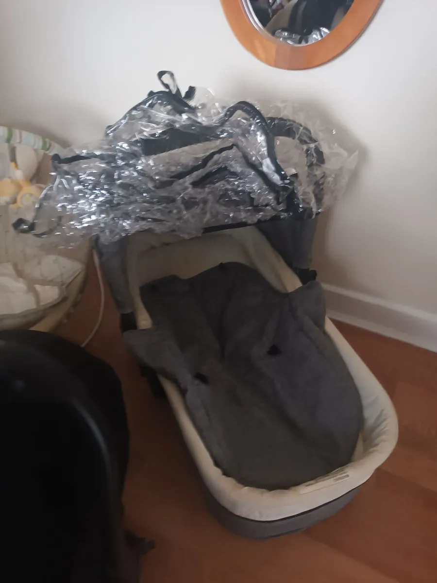 Full set of baby's stuff - Image 4