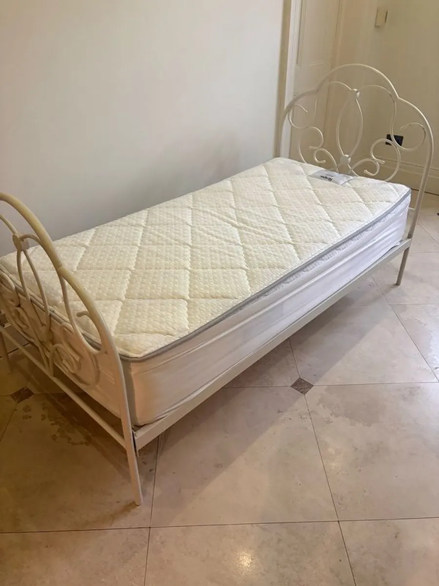 Childs single bed - Image 1