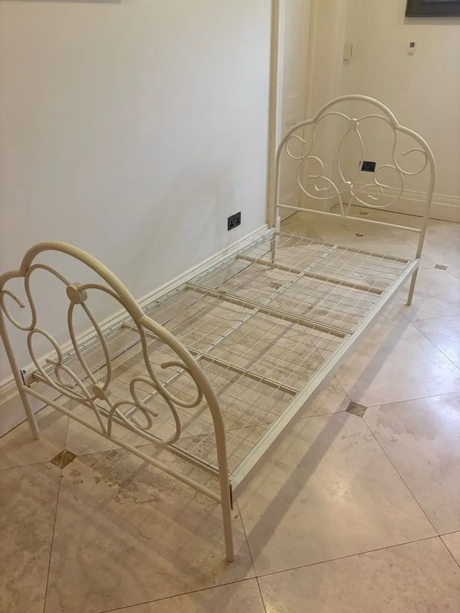 Childs single bed - Image 3