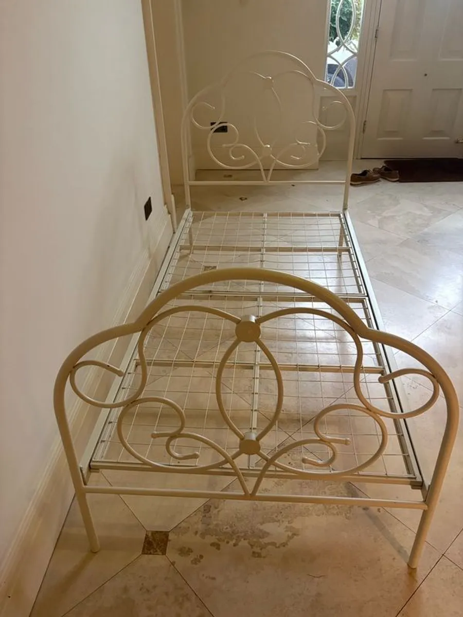 Childs single bed - Image 4