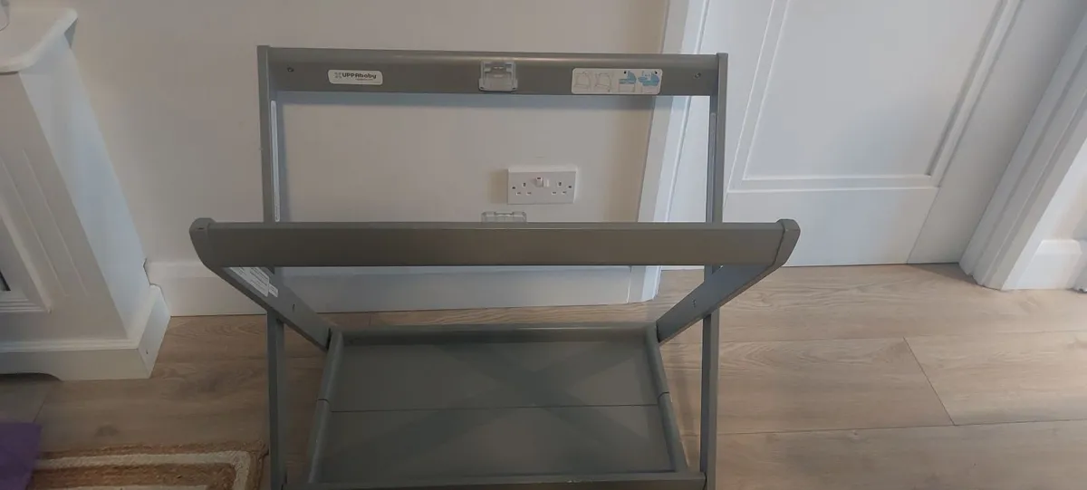 Uppababy bassinet stand - Image 1