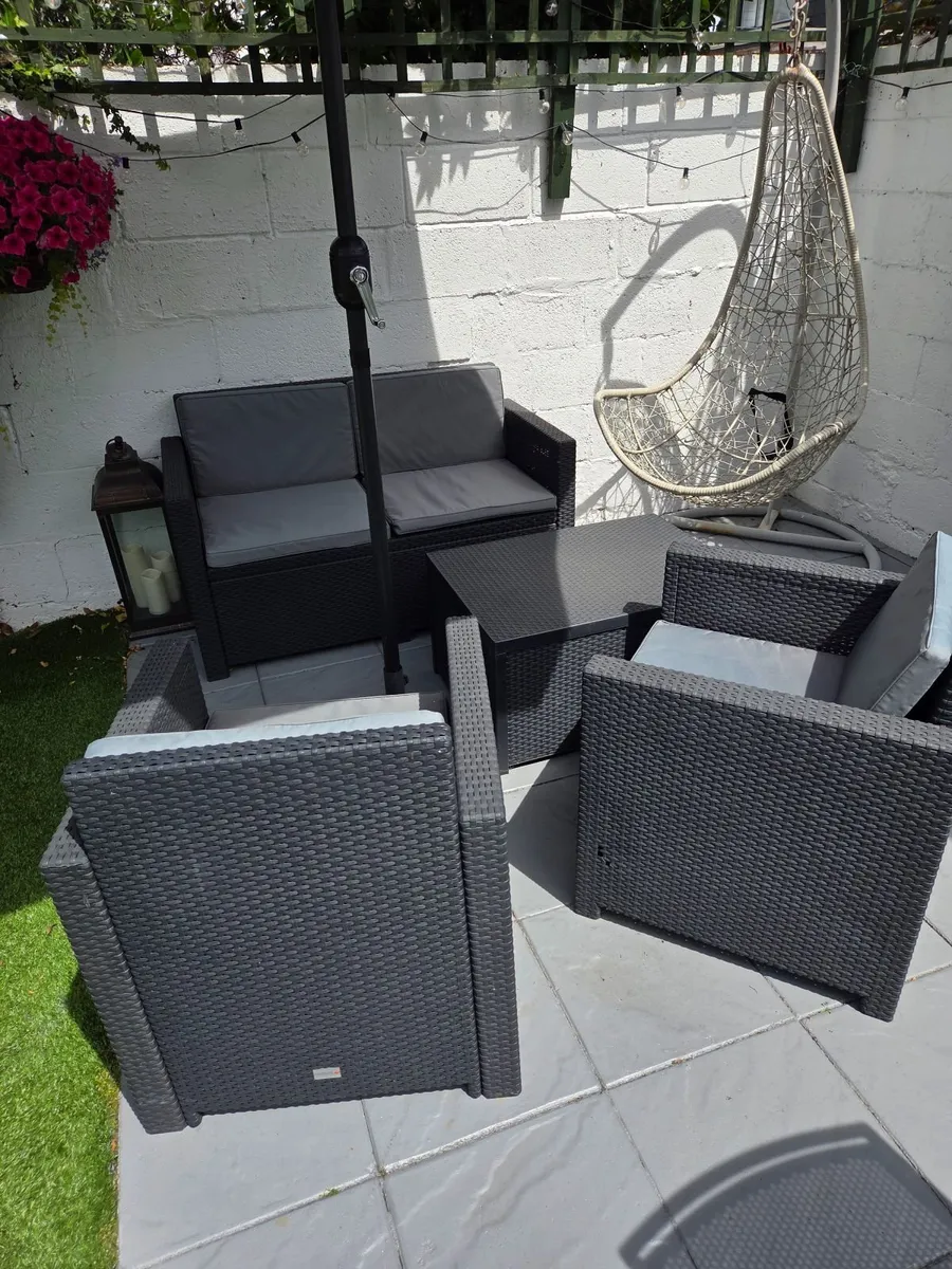 Garden furniture - Image 1