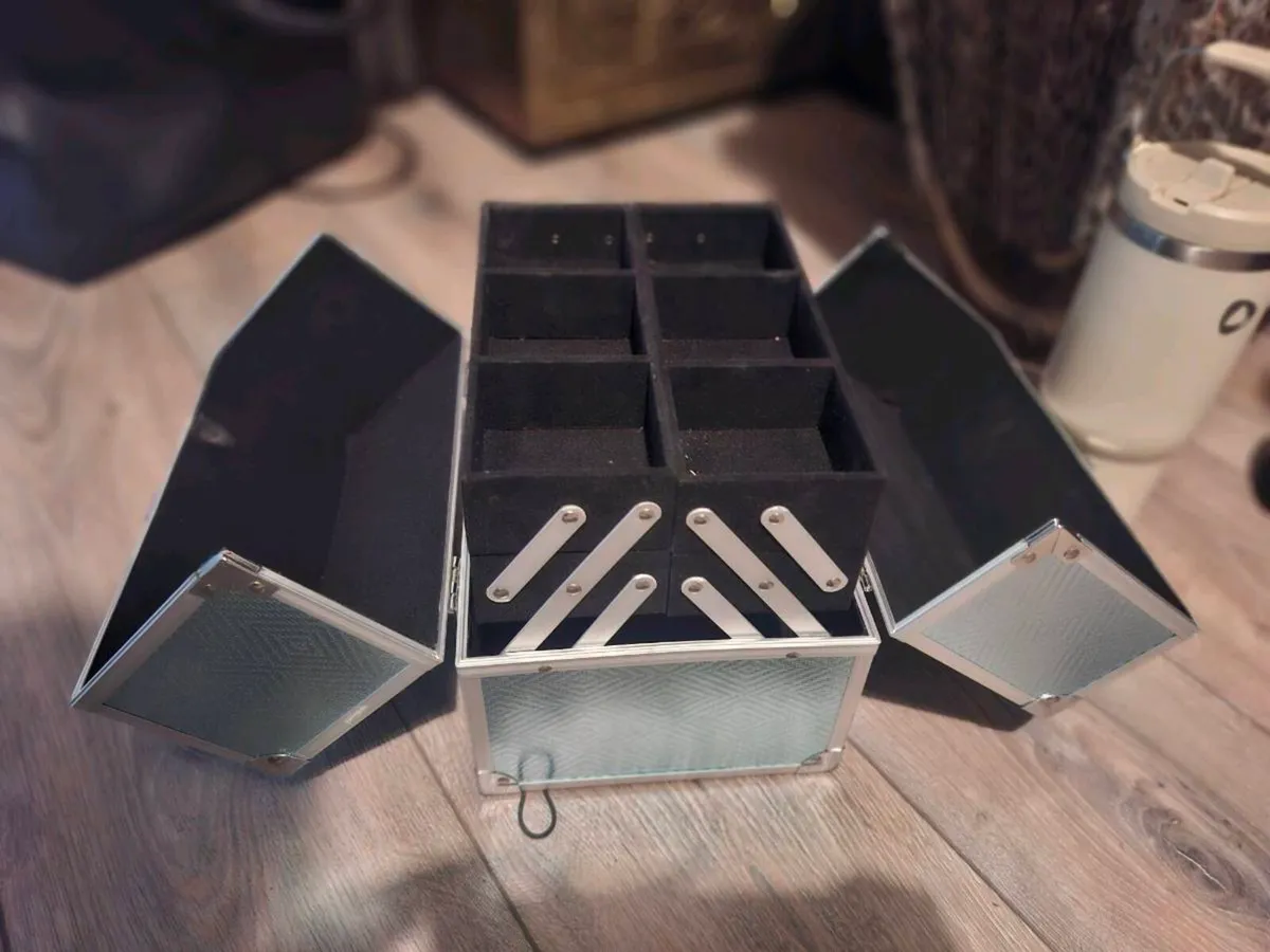 Makeup/Jewlery Box FREE to collect - Image 3