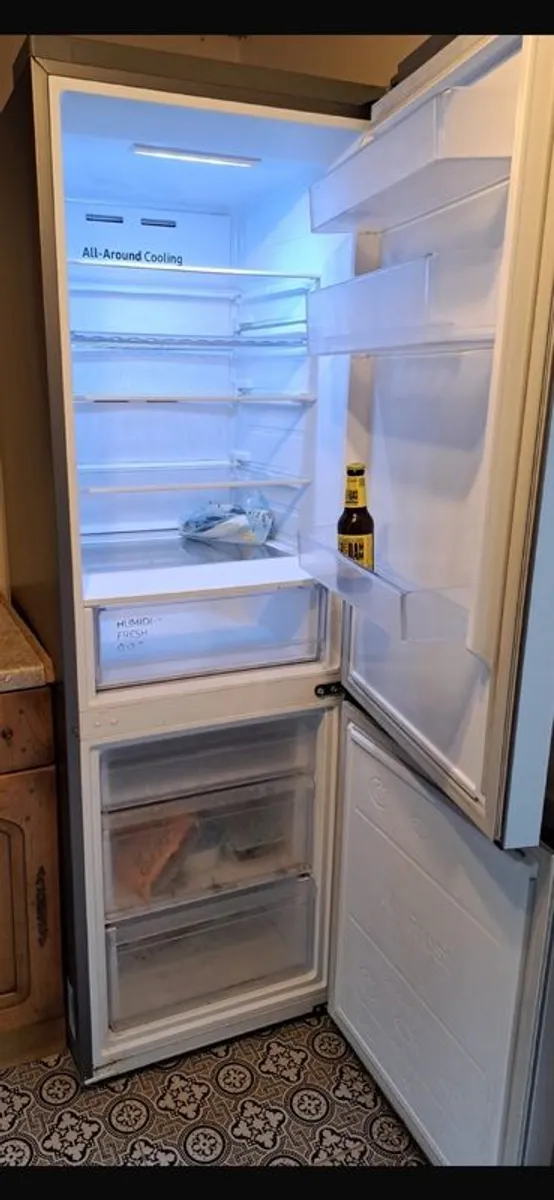 Samsung Series 5 SpaceMax Fridge Freezer - Image 3