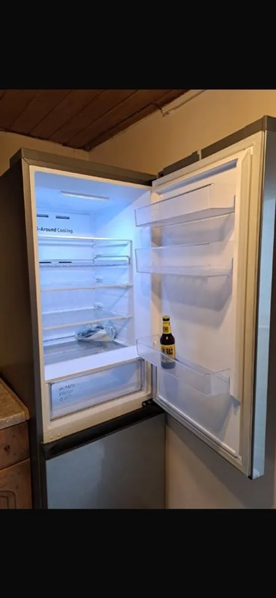 Samsung Series 5 SpaceMax Fridge Freezer - Image 4