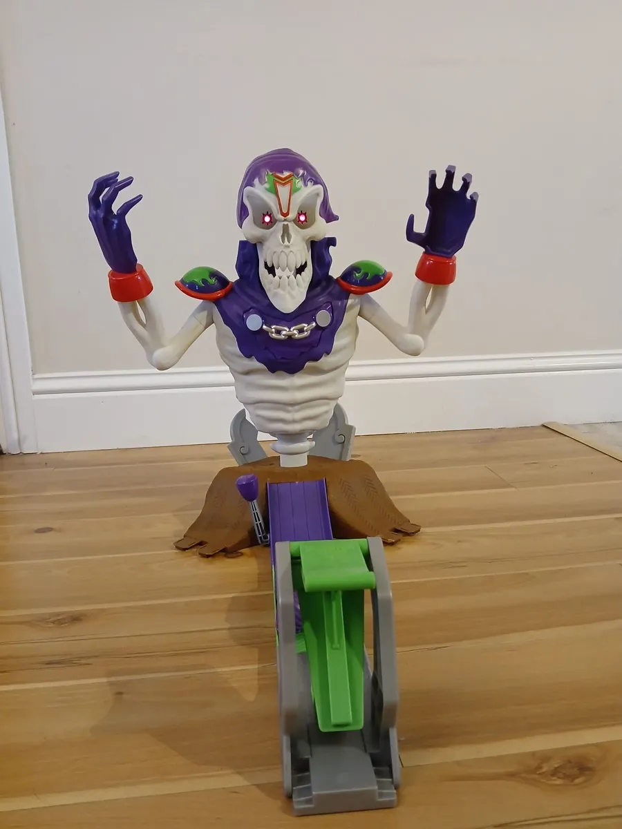 Monster Jam Grim Takedown Playset - Image 1