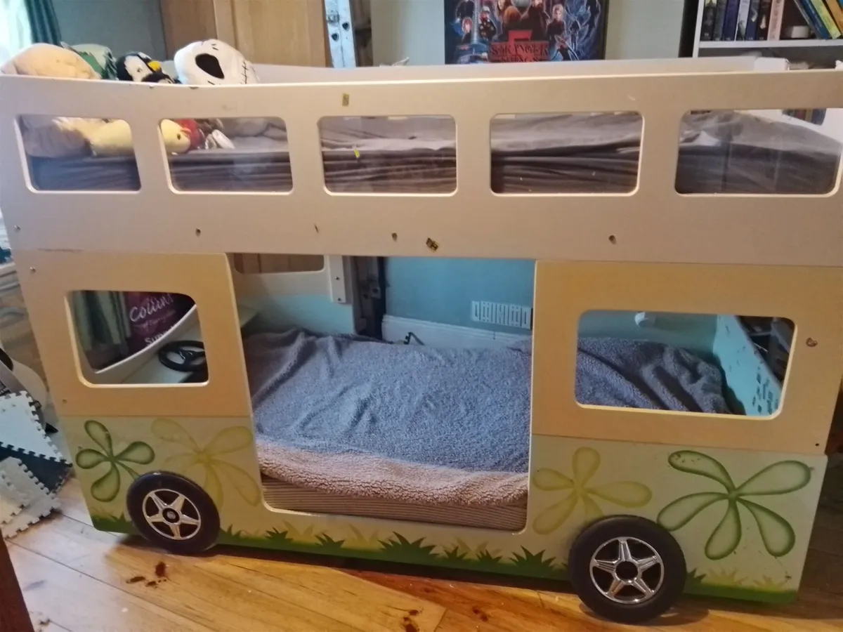 Bunk bed ( kids bus bed theme ) - Image 1