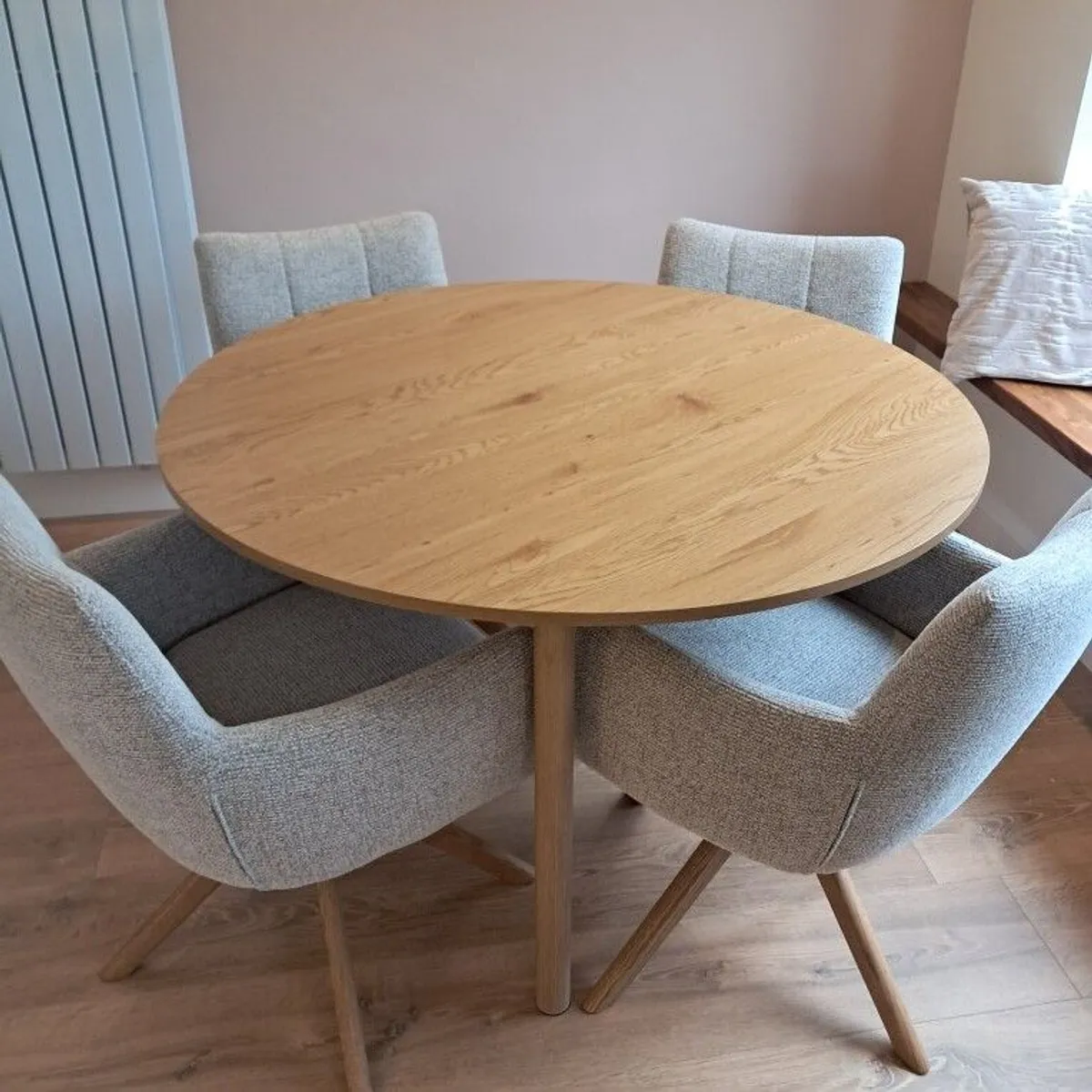 Round Dining Table 120cm diameter. - Image 1
