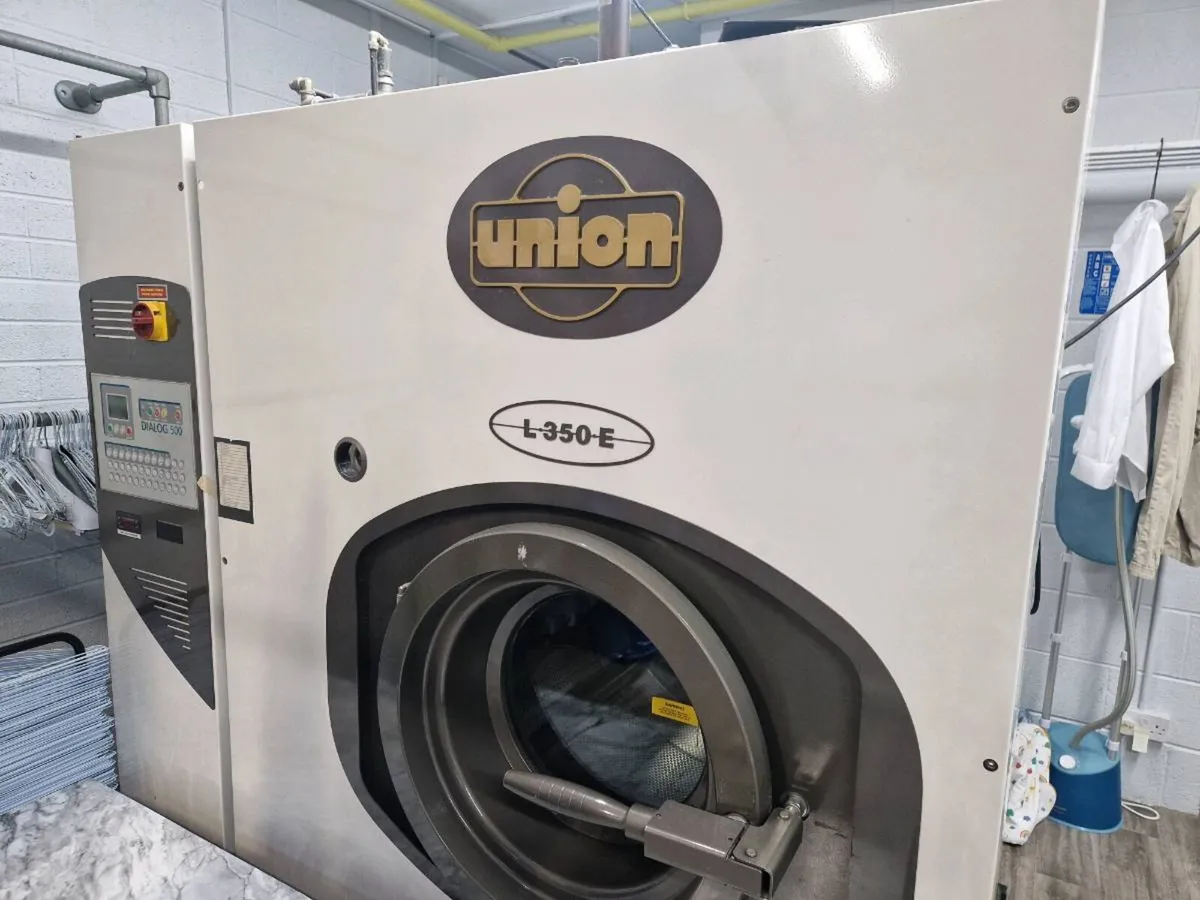Dry cleaning machine - Image 1