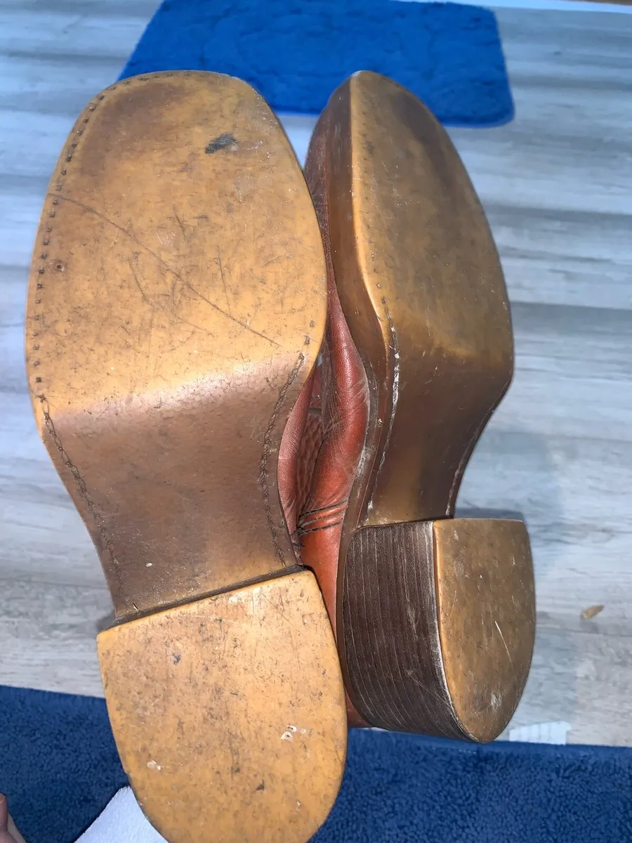 Old levis leather boots - Image 2