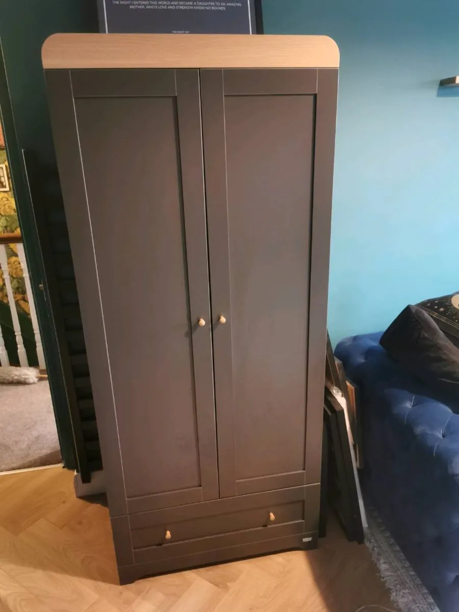 Kids wardrobe and chest of drawers - Image 1