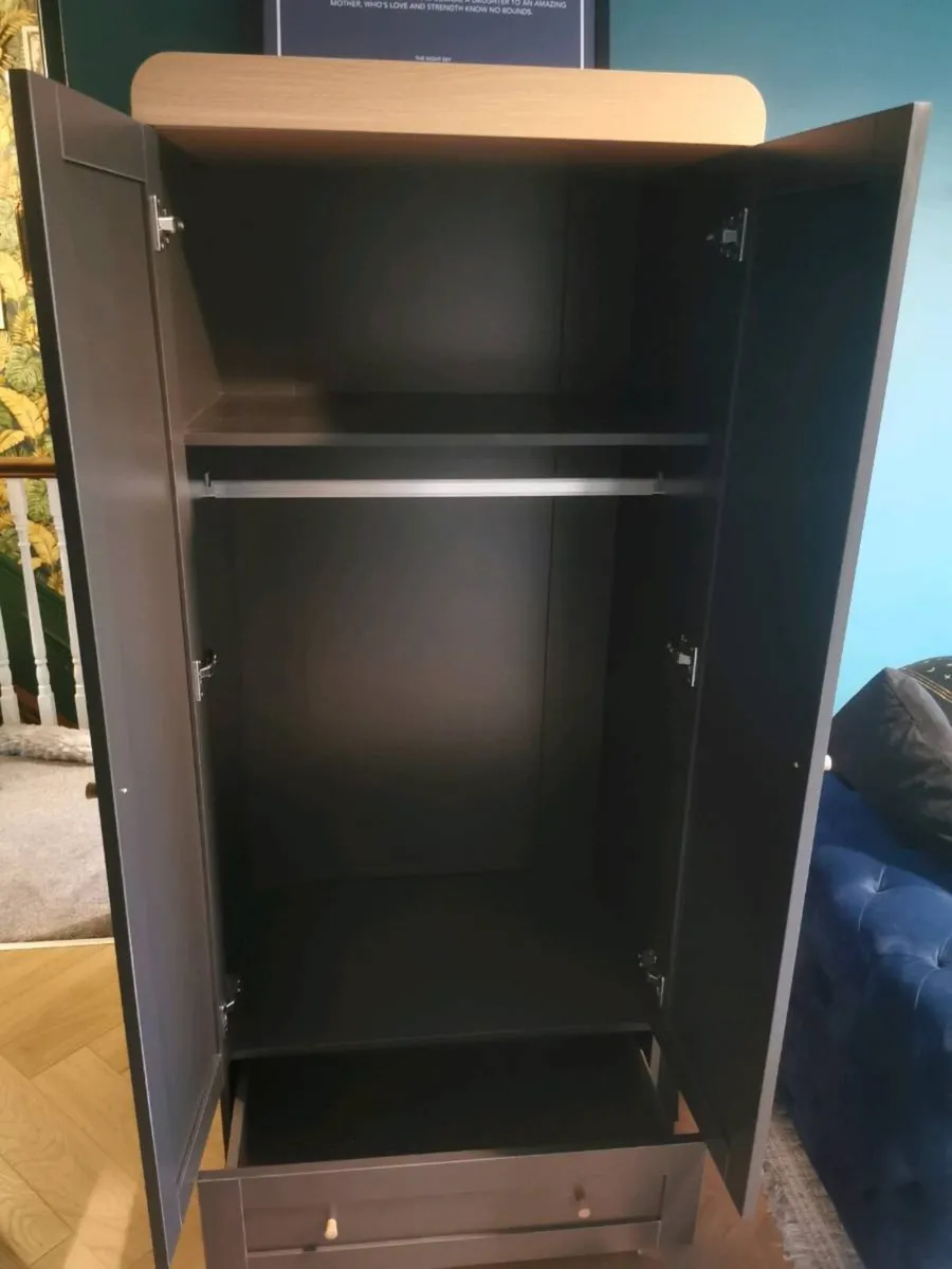 Kids wardrobe and chest of drawers - Image 2
