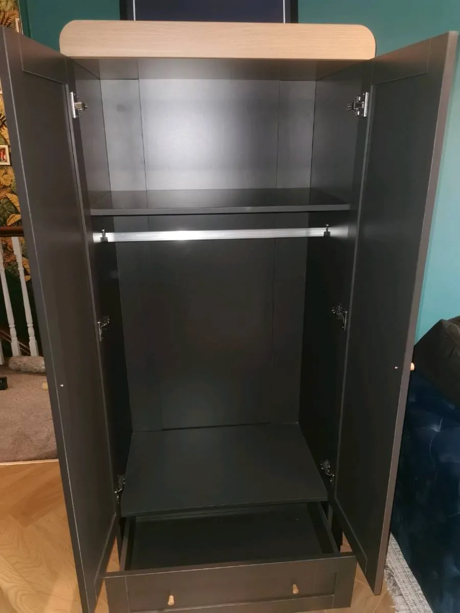 Kids wardrobe and chest of drawers - Image 3