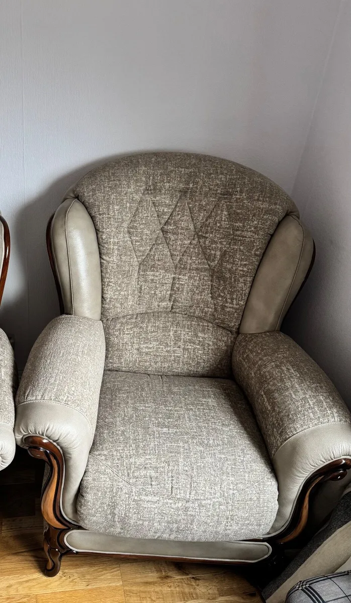 Sofa and two armchairs - Image 1