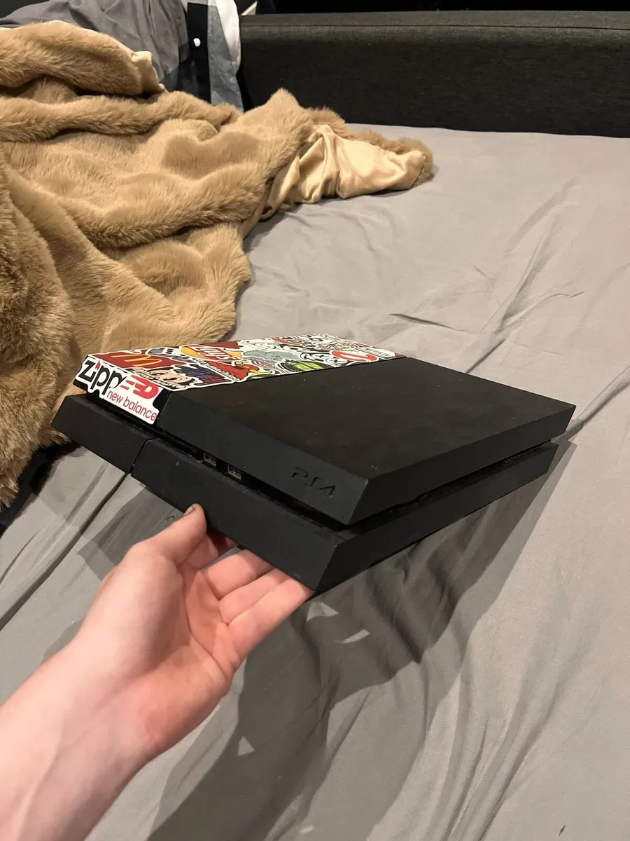 HP monitor and PS4 set - Image 4