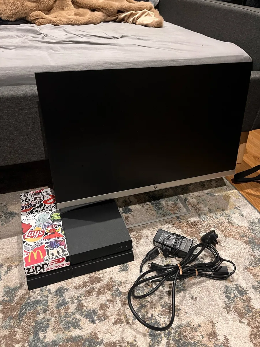 HP monitor and PS4 set - Image 1