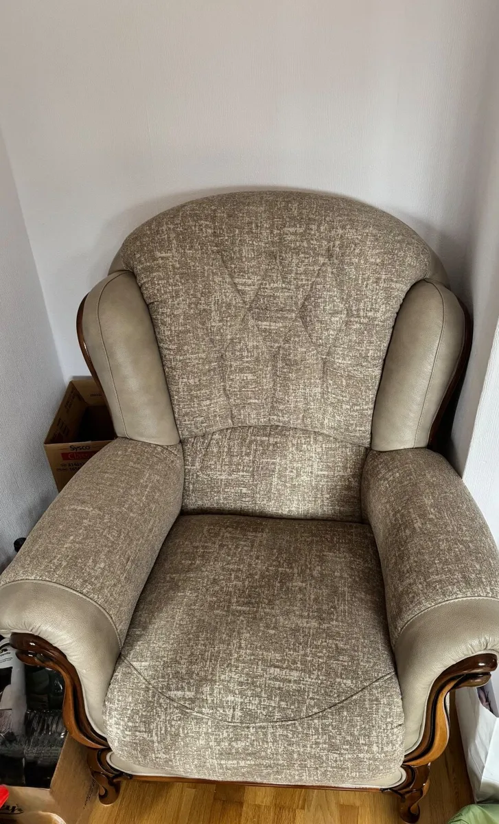 Sofa and two armchairs - Image 4