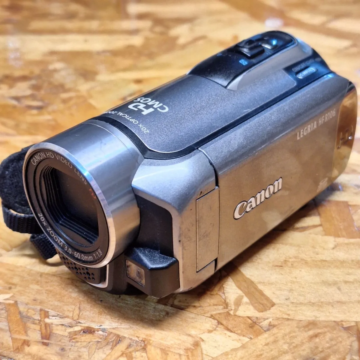 Canon LEGRIA HF R106 Full HD Camcorder - 31733 - Image 2