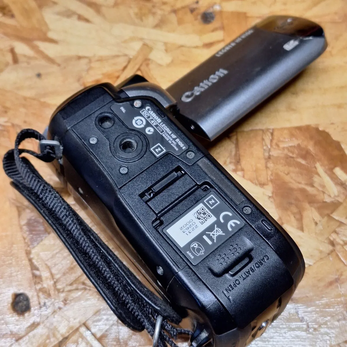 Canon LEGRIA HF R106 Full HD Camcorder - 31733 - Image 3