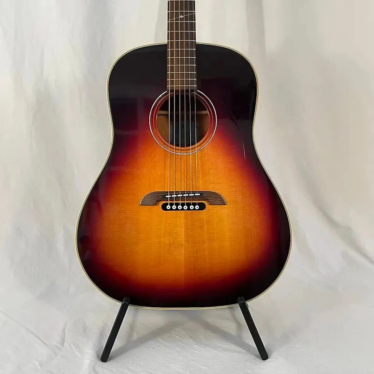 Yairi DY40 SBE 2007 - Sunburst - Image 1