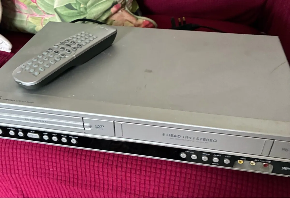 Philips DVD / VCR Player - Image 1