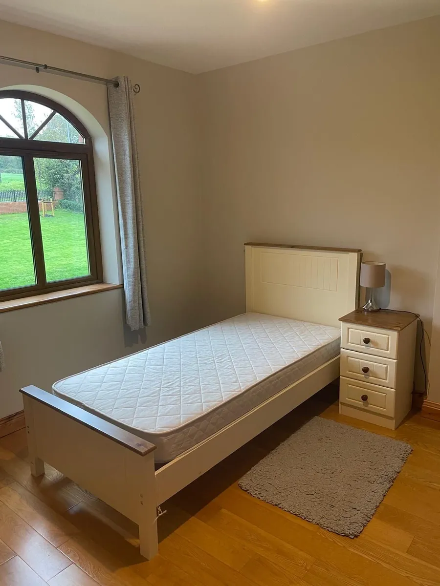 Bedroom Cream Furniture Set  - 4 items - Image 3