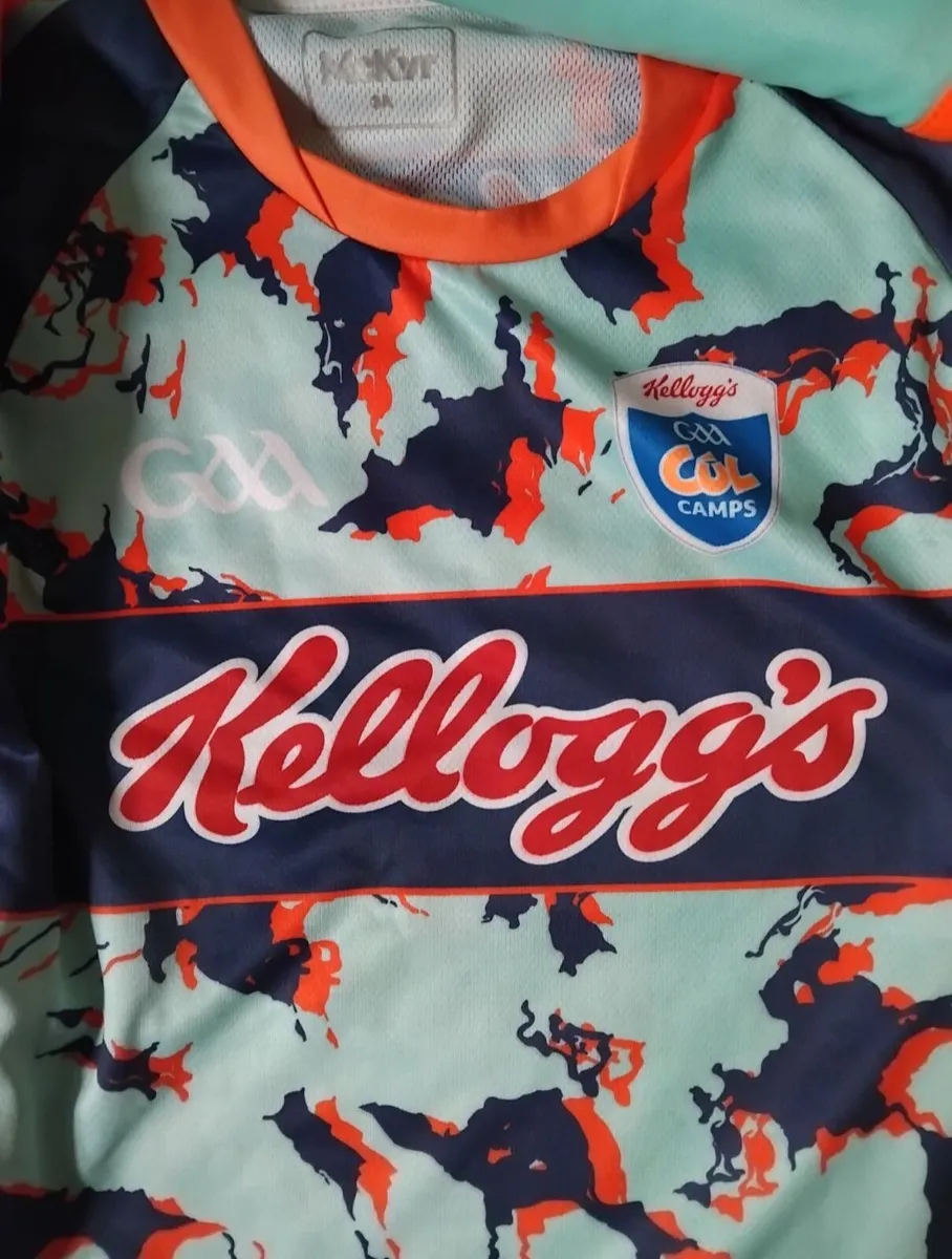 3 Sets of Kelloggs Cul Camp Zip Top,T.shirts &Bags - Image 3