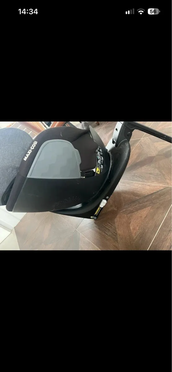 Maxi cosi turntable car seats x2 - Image 2