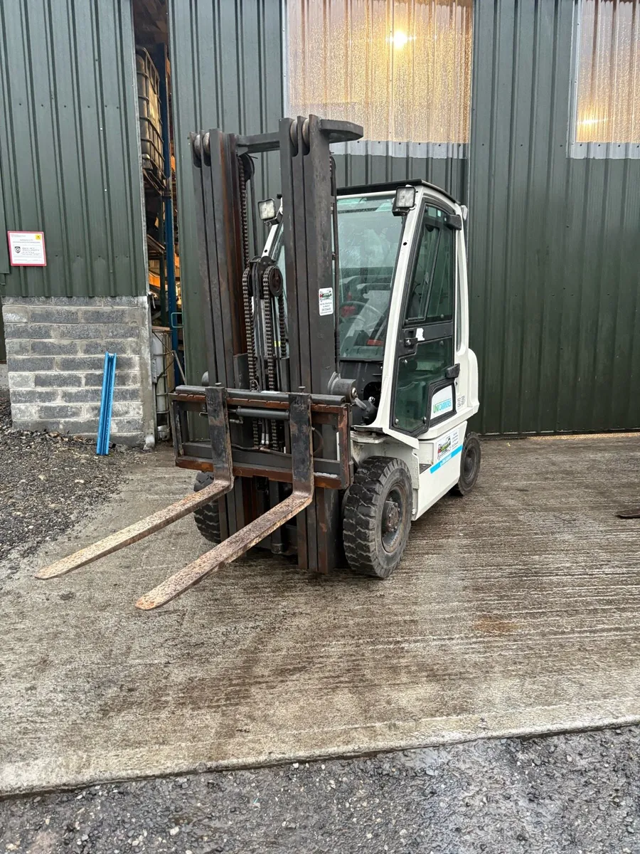 Nissan forklift - Image 4