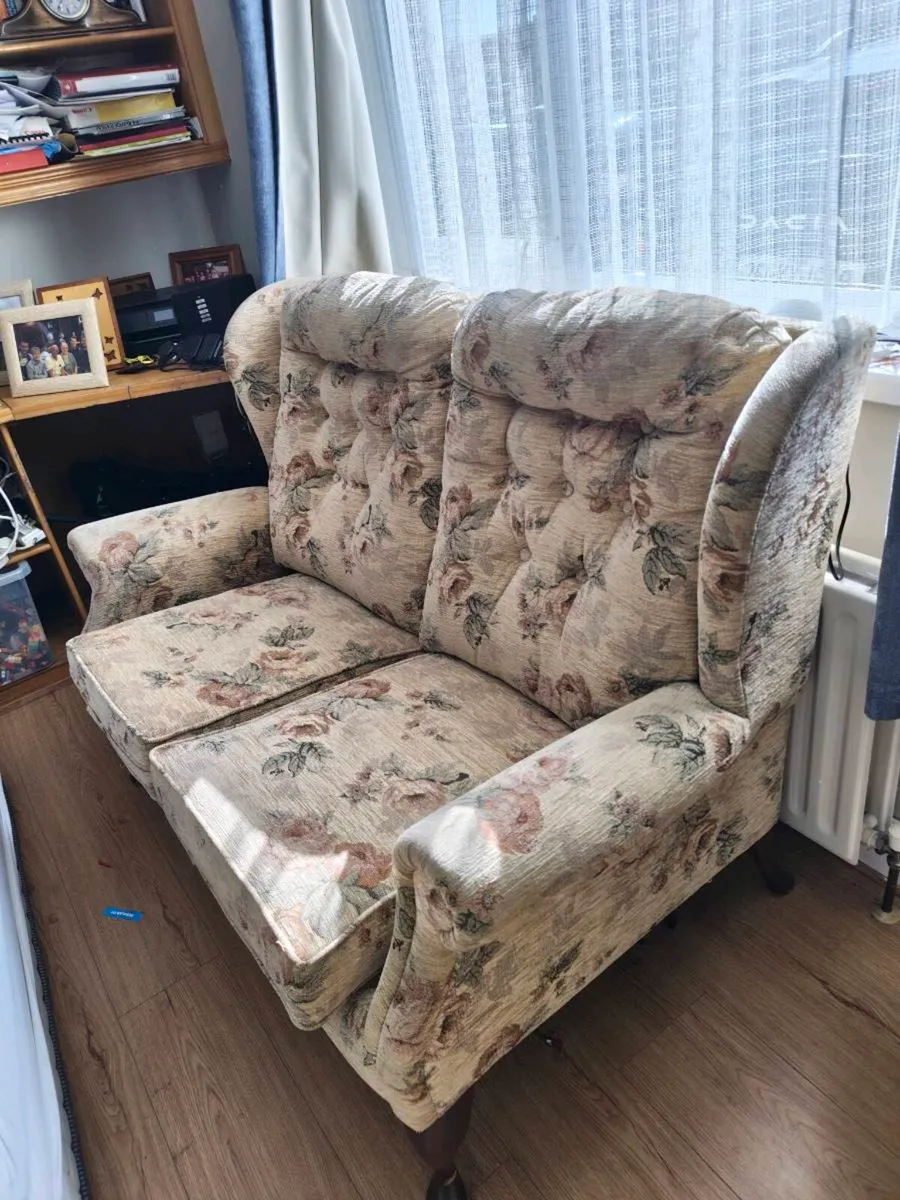 2 seater couch with 2 arm chairs - Image 1