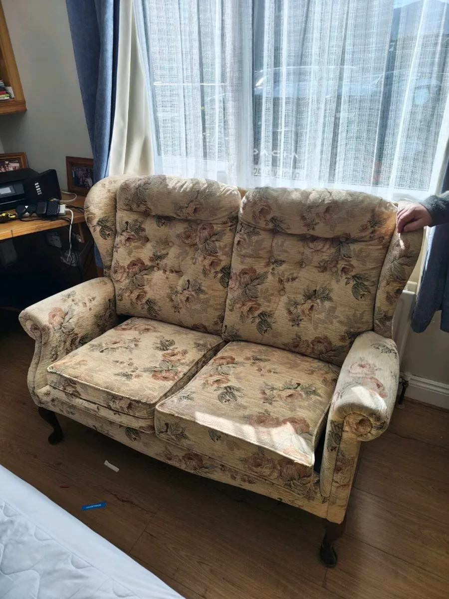 2 seater couch with 2 arm chairs - Image 2
