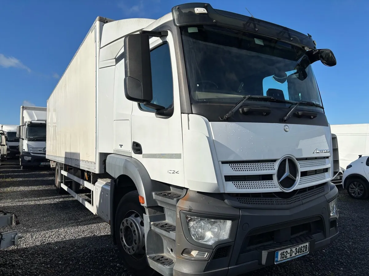 Mercedes Actros 1824 2015 - Image 2