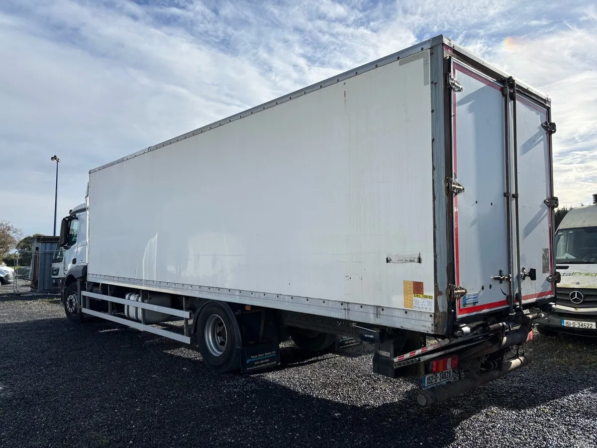 Mercedes Actros 1824 2015 - Image 3