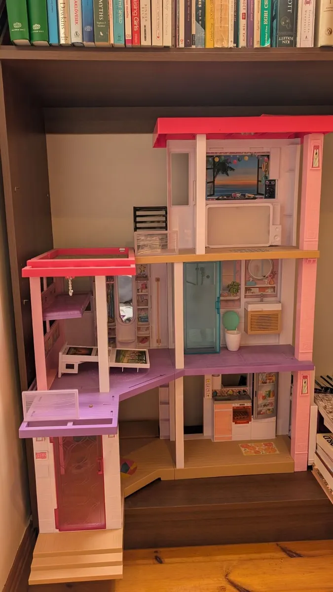 Barbie Dream House - Image 1