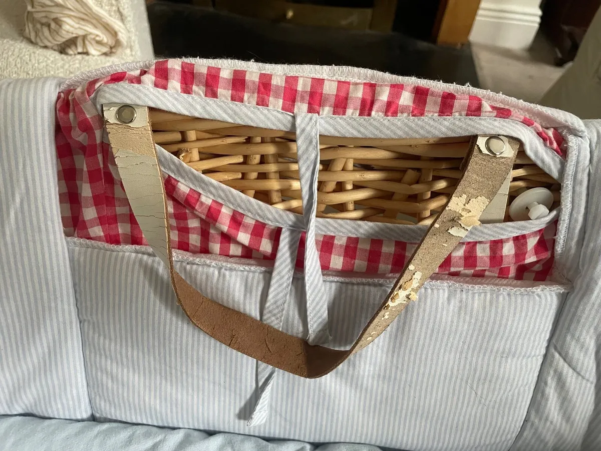 Moses basket and rocker - Image 3